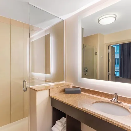 La Quinta Inn & Suites By Wyndham Chicago Downtown