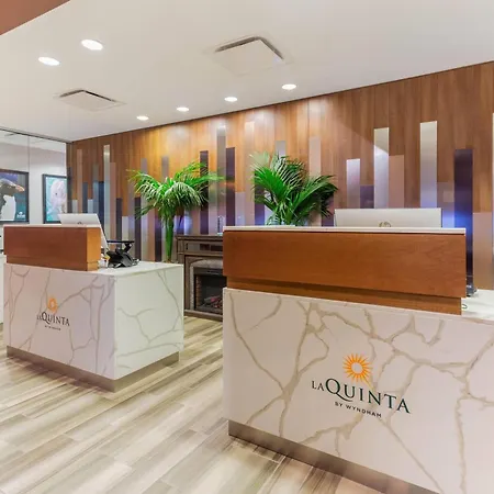 La Quinta Inn & Suites by Wyndham Chicago Downtown
