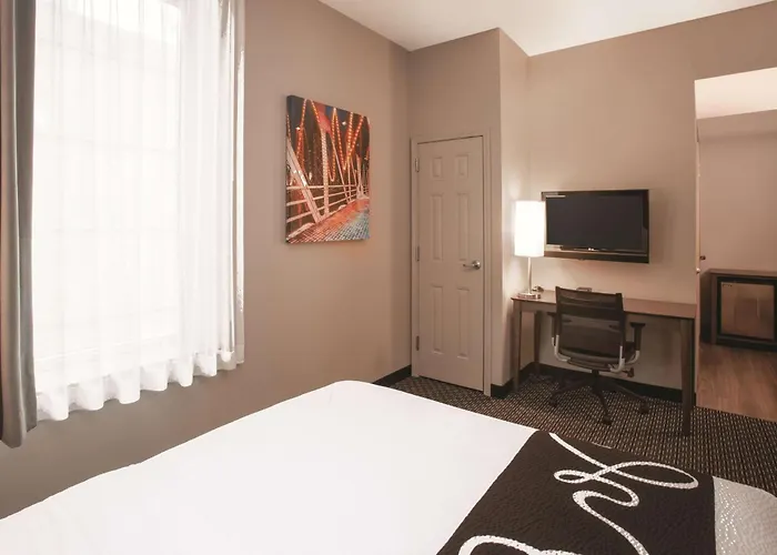 La Quinta & By Wyndham Downtown Hotel