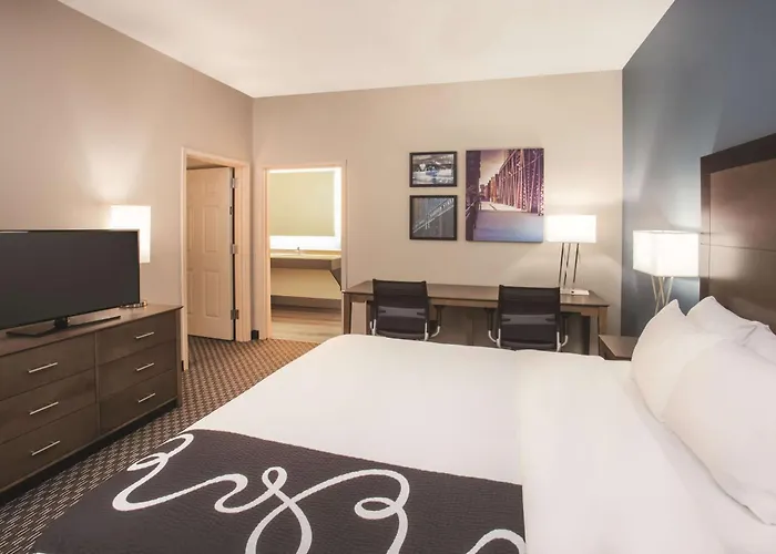Hotel La Quinta & By Wyndham Downtown