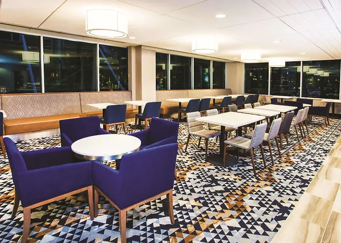 La Quinta & By Wyndham Downtown Hotel