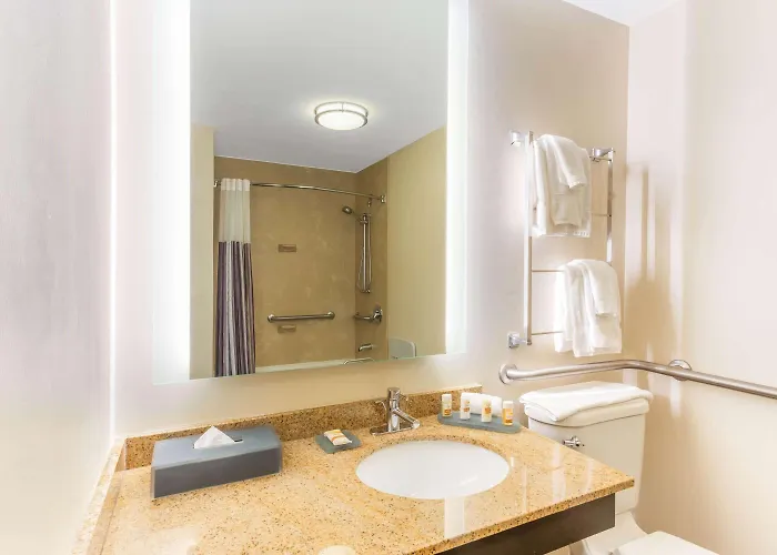 La Quinta & By Wyndham Downtown Hotel 3*