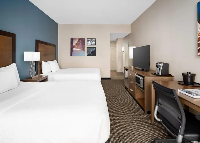 La Quinta & By Wyndham Downtown Hotel
