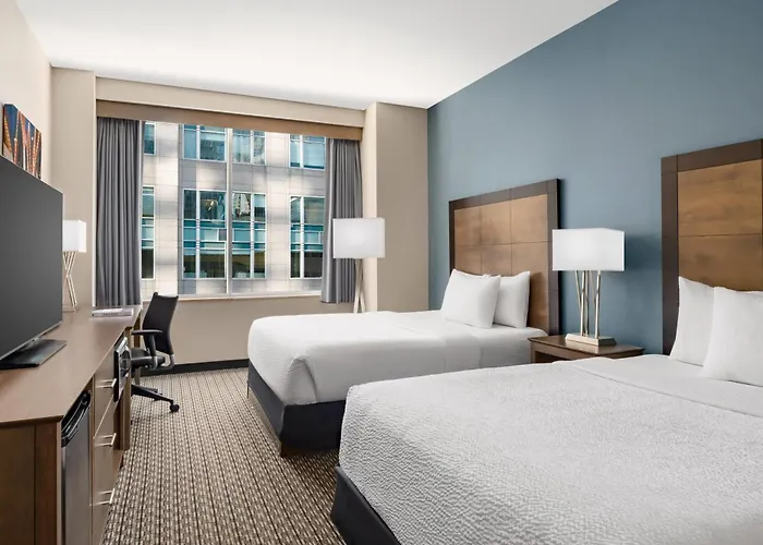 La Quinta & By Wyndham Downtown Chicago