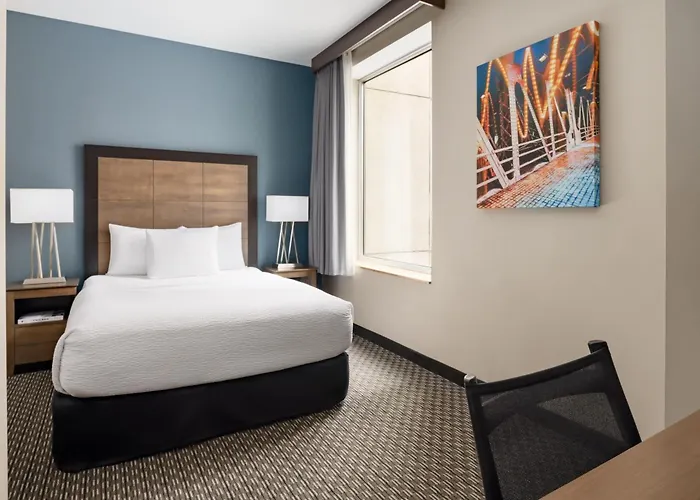 La Quinta & By Wyndham Downtown Chicago