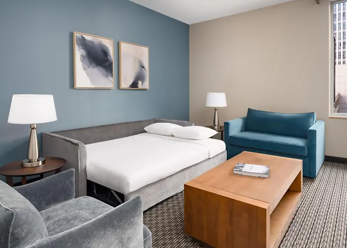 La Quinta & By Wyndham Downtown Chicago