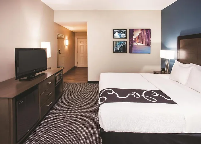La Quinta & By Wyndham Downtown