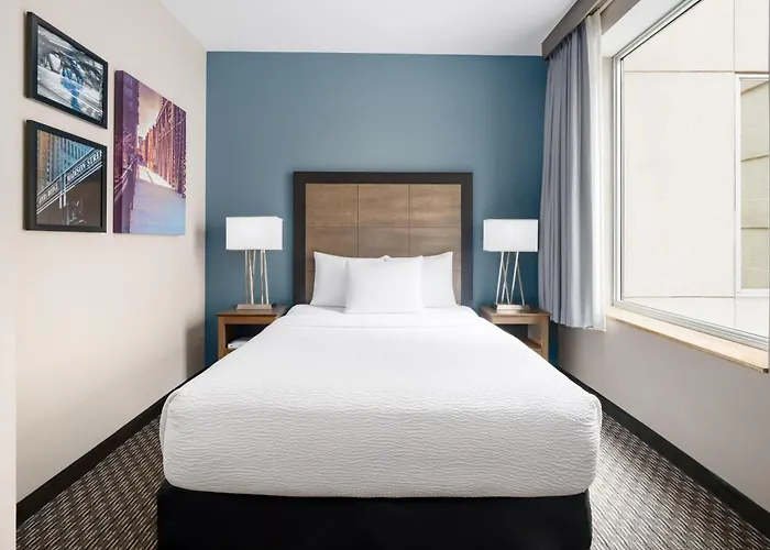 La Quinta & By Wyndham Downtown Hotel