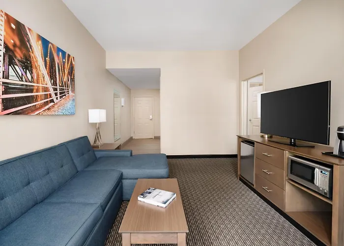 La Quinta & By Wyndham Downtown