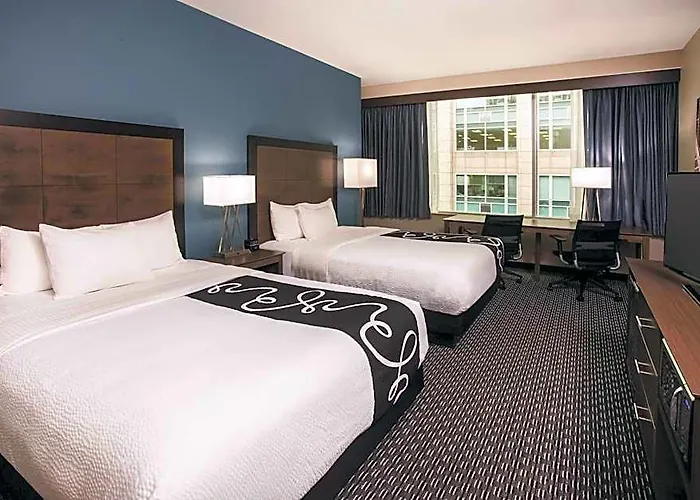 La Quinta & By Wyndham Downtown Chicago