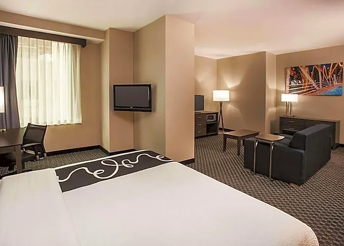 La Quinta & By Wyndham Downtown Hotel
