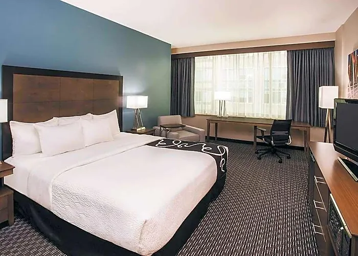 La Quinta & By Wyndham Downtown Chicago