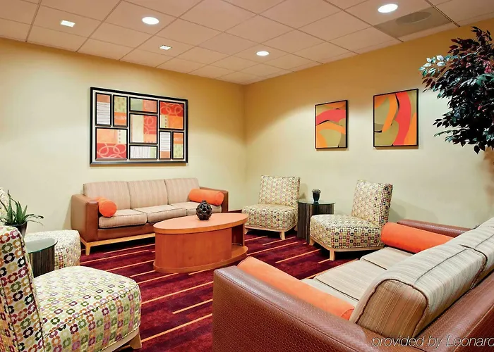 Hotel La Quinta & By Wyndham Downtown