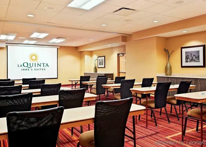 La Quinta & By Wyndham Downtown